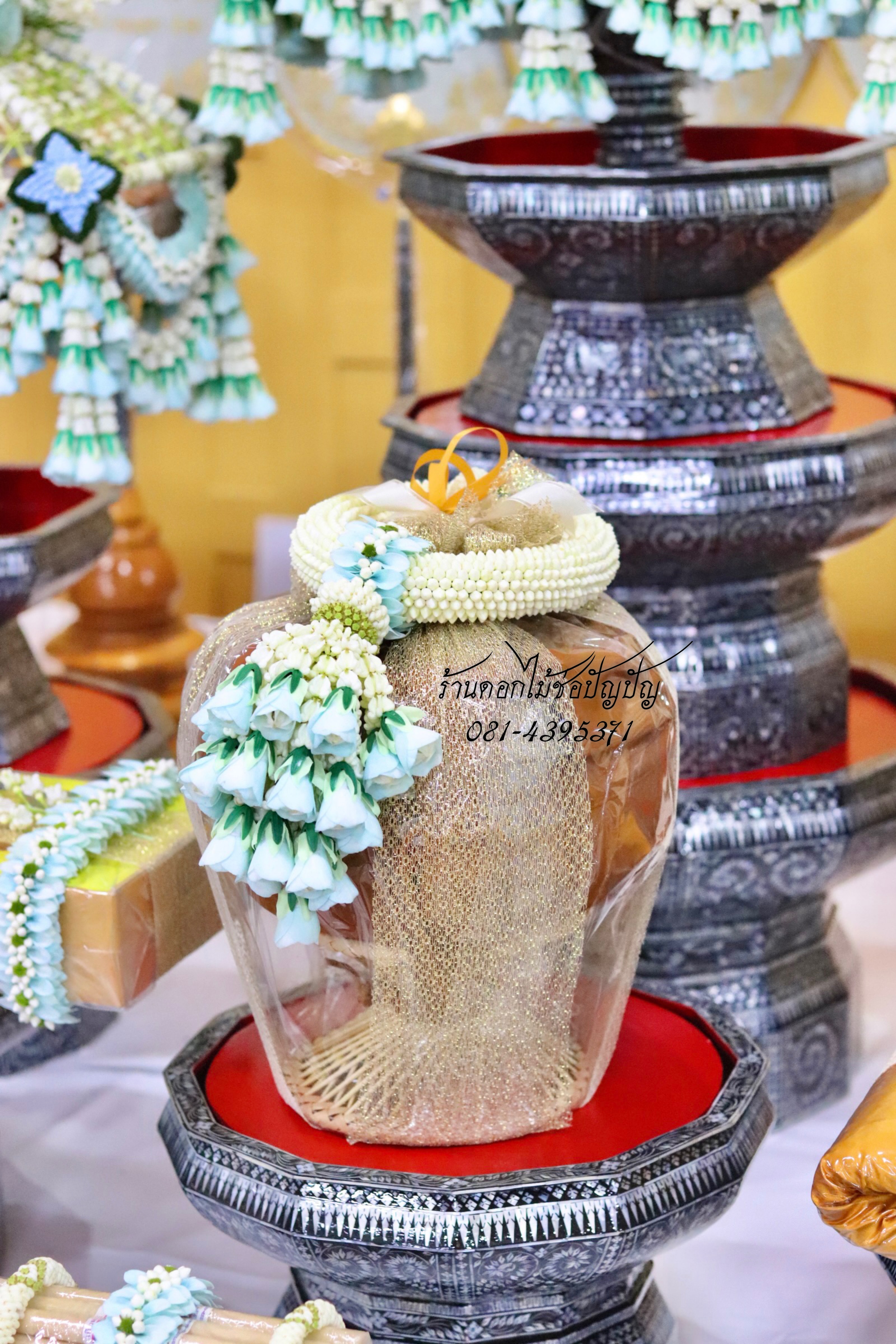 แต่งองค์กฐินดอกไม้สด,คลุมไตรดอกไม้สด