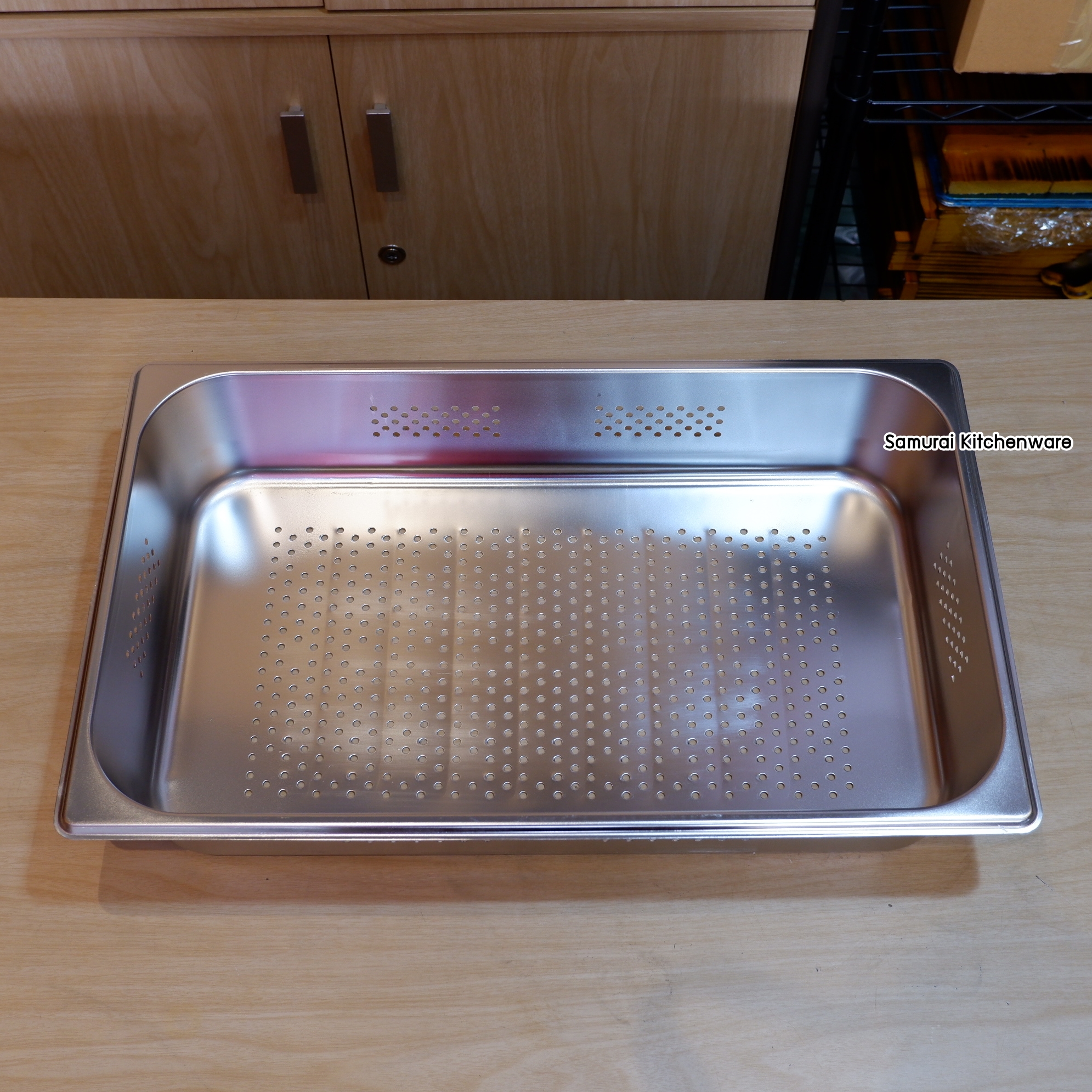 ถาดสแตนเลส เจาะรู SS-304 1/1 (53x32.5x10 cm)