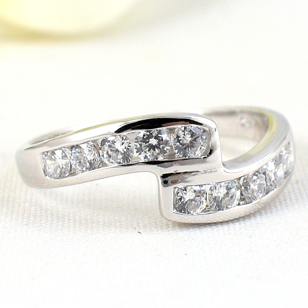 แหวนเงินแท้ราคาถูกชุบทองคำขาว เพชรCZแท้ 0.40 กะรัต งานประณีตสวยงาม สั่งผลิตค่ะ