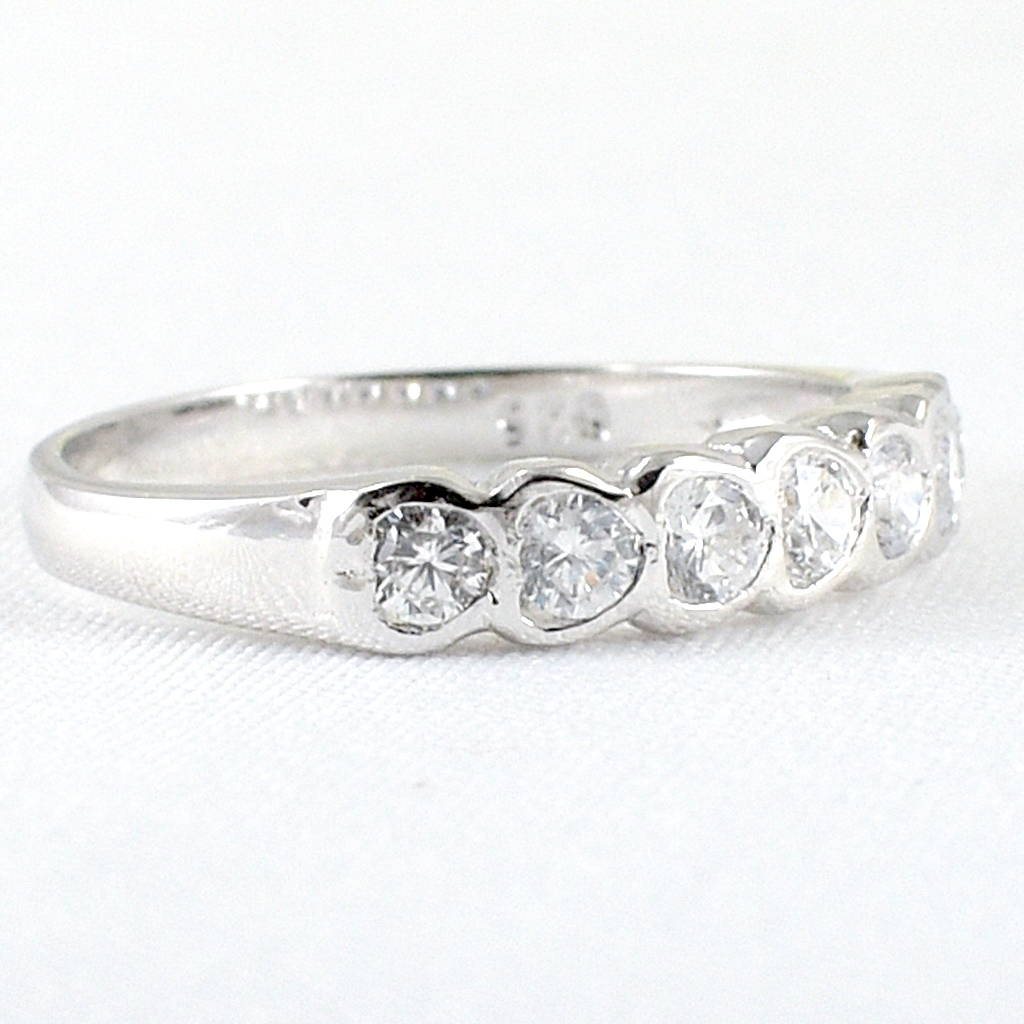 แหวนเงินแท้ราคาถูกชุบทองคำขาว เพชรCZแท้ 0.42 กะรัต งานประณีตสวยงาม สั่งผลิตค่ะ