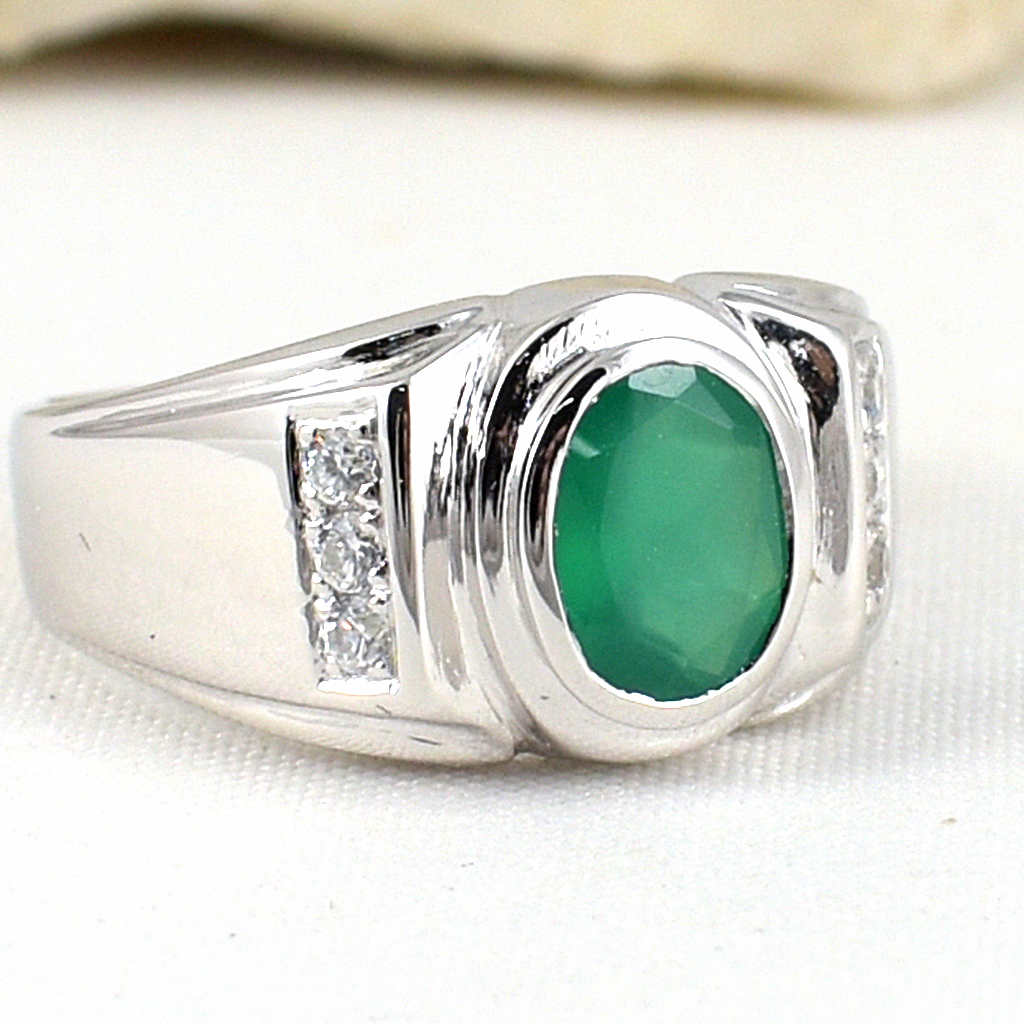 แหวนเงินแท้ราคาถูกชุบทองคำขาว พลอยแท้กรีนอะเกท 1.60 กะรัต เพชรCZ 0.15 กะรัต งานประณีตสวยงาม สั่งผลิตค่ะ