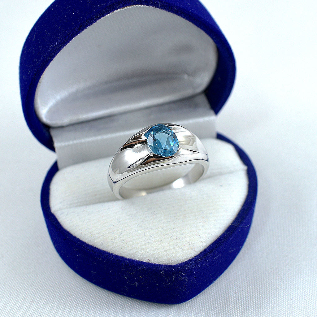 แหวนเงินแท้ราคาถูกชุบทองคำขาว สวิสบลูโทปาซแท้ 1.85 กะรัต งานประณีตสวยงาม สั่งผลิตค่ะ