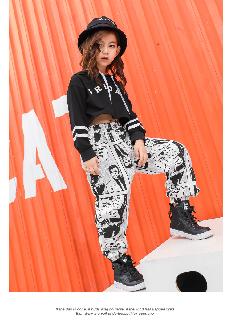 ชุดเต้น ชุดแดนซ์ เสื้อแขนยาวฮูดสีดำ+กางเกงลายการ์ตูน