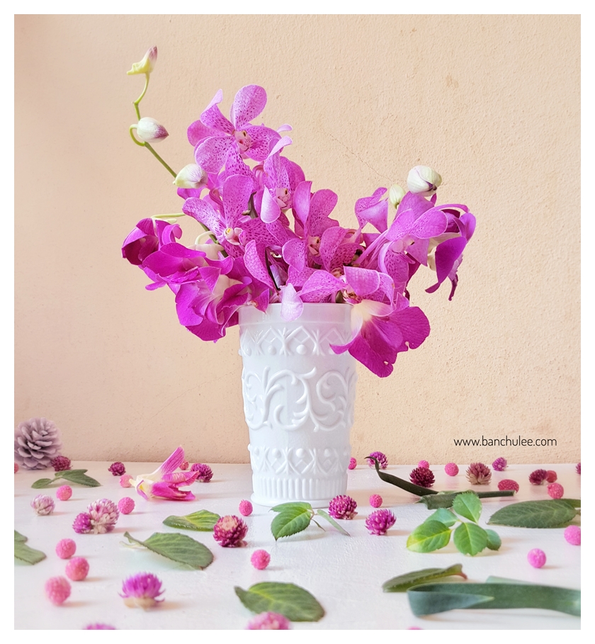 White Glass Cup แก้วน้ำสีขาว ลายนูน