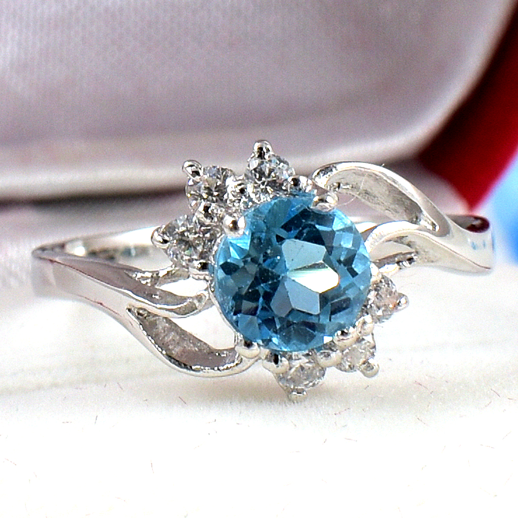 แหวนเงินแท้ราคาถูกชุบทองคำขาว สวิสบลูโทปาซแท้ 1.25 กะรัต เพชรCZ 0.18 กะรัต งานประณีตสวยงาม สั่งผลิตค่ะ