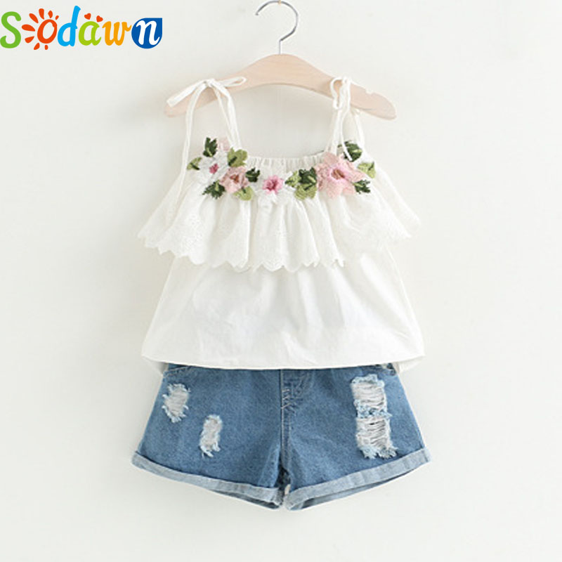 ชุดเสื้อสีขาว+กางเกงยีนส์ขาสั้น