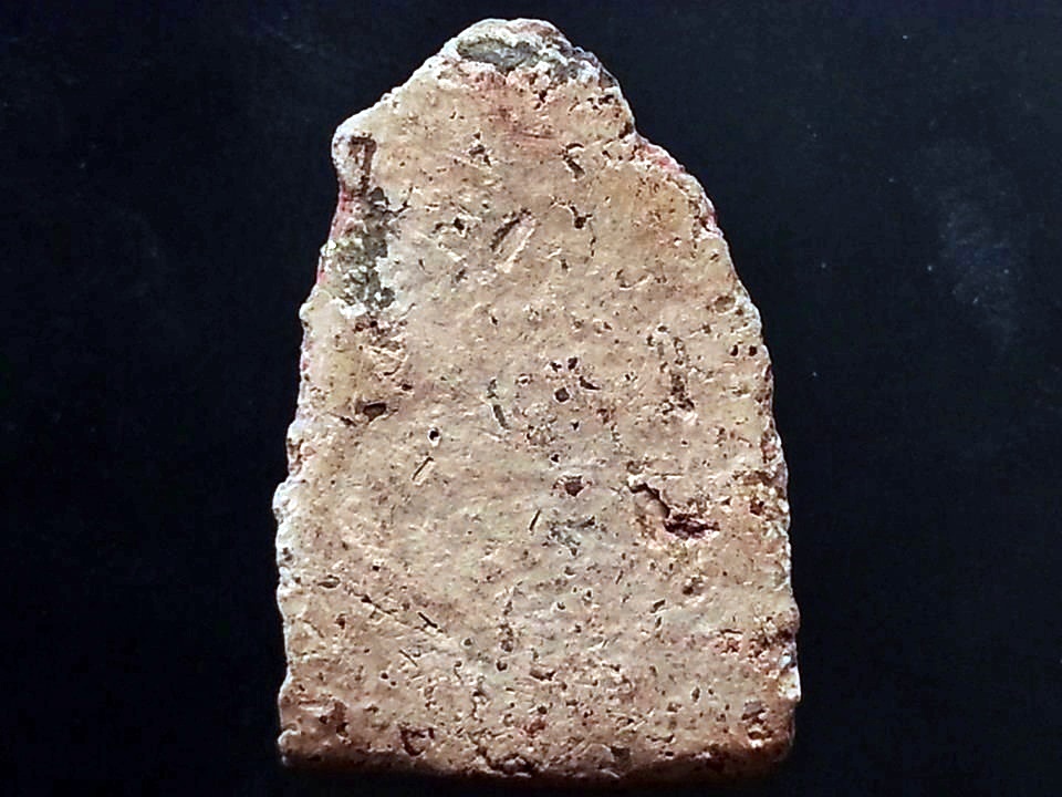 พระกรุ วัดตะไกร จ.อยุธยา พิมพ์หน้ามงคล เนื้อดิน มีทองตามซอก