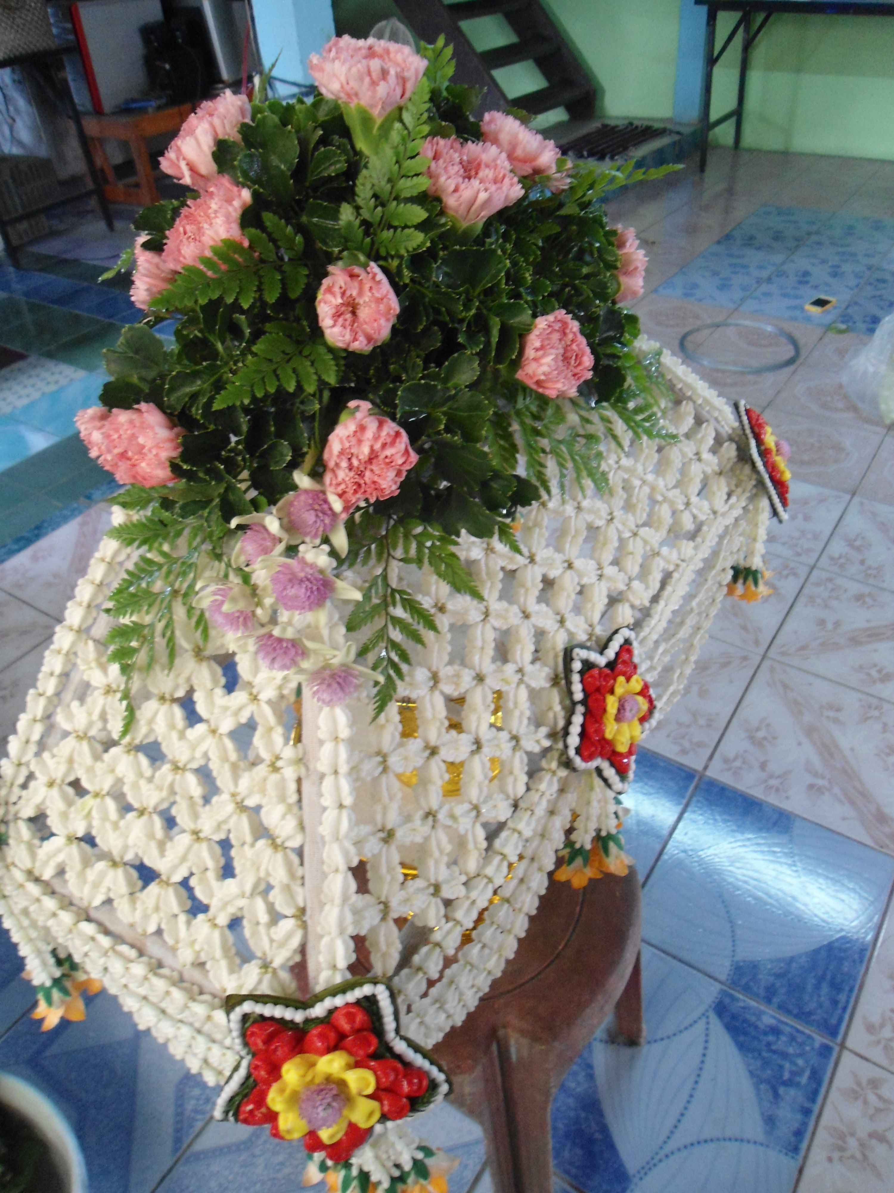 คลุมผ้าไตรดอกไม้สด ราคาเบาๆ (ส่งงาน วัดบ้านดาบ อ.นครหลวง จ.อยุธยา)