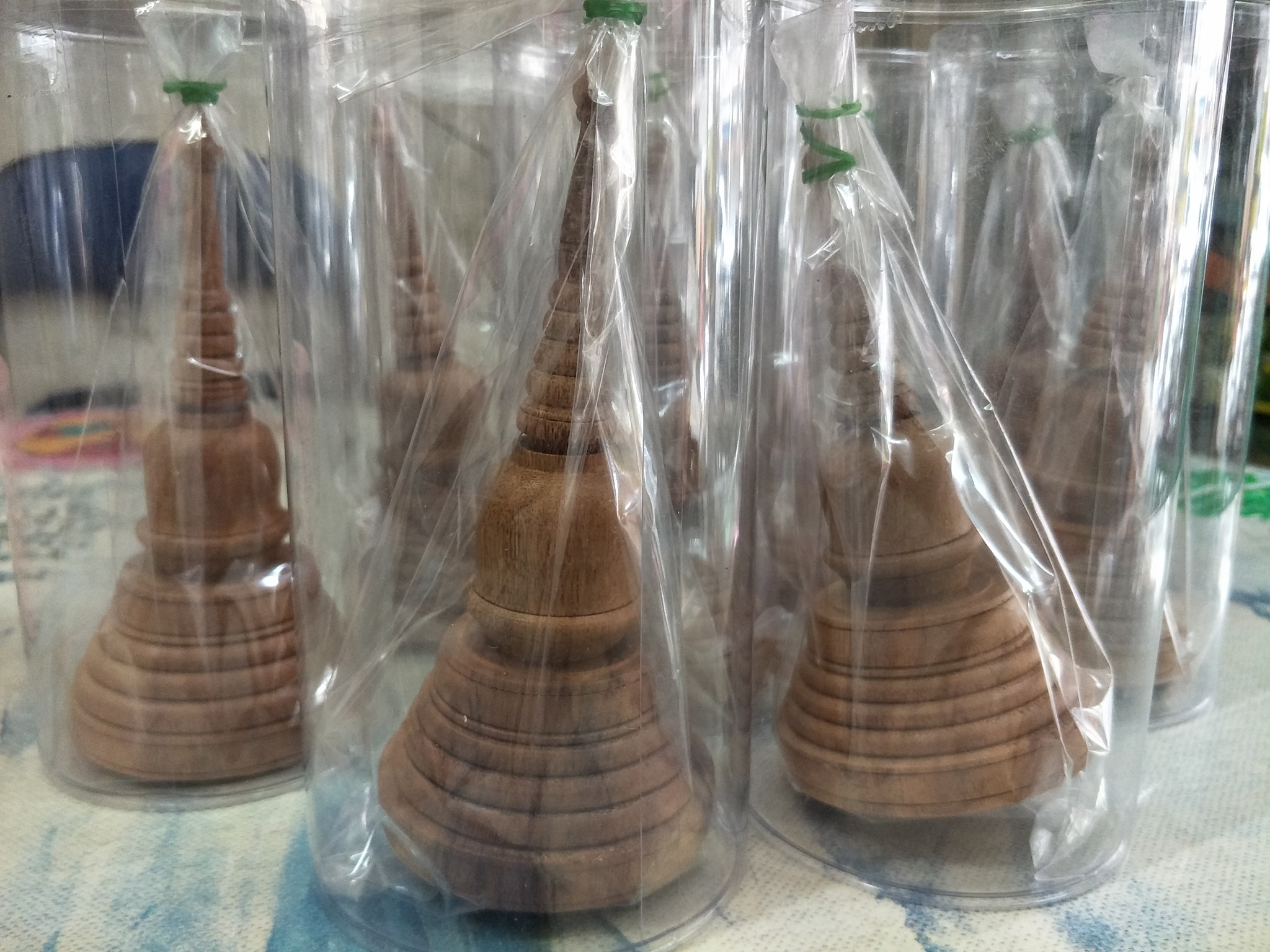 เจดีย์ไม้มะฮอกกานี ใส่พระธาตุ อบน้ำมันจันทน์หอม Pagoda Gardenia Ervatamia wood Mok wood casket for relics ขนาดสูง 6 นิ้ว