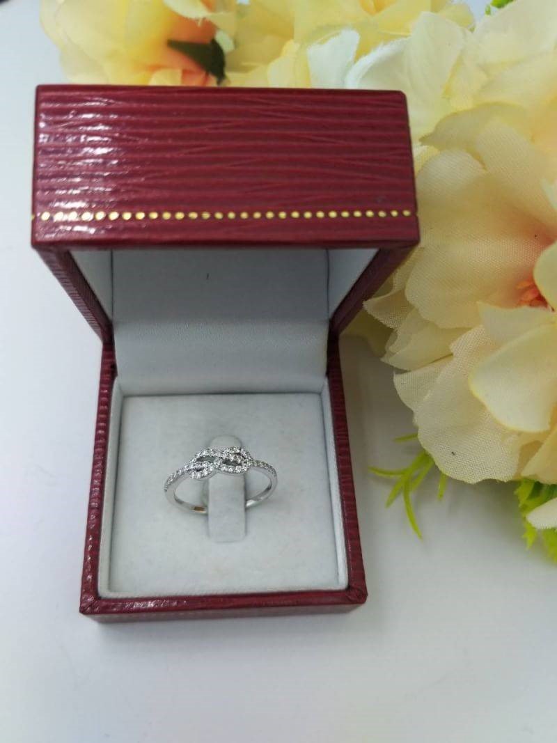 สั่งผลิตเพชรเบลเยี่ยมคัท แหวนแต่งงาน แหวนหมั้น ใส่เที่ยว ออกงาน แหวนทองขาว 18K เพชรแท้ 0.26 กะรัต 2.01 กรัม น้ำ 99 ราคาถูกมาก มีใบรับประกันค่ะ