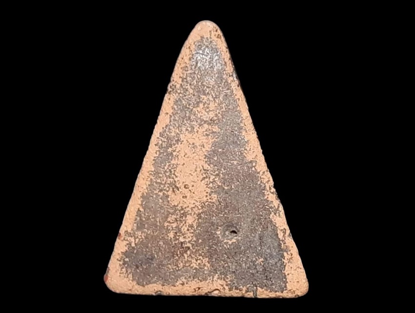 พระนางพญา หลวงพ่อทาบ วัดกระบกขึ้นผึ้ง จ.ระยอง เนื้อดิน ปี 2505 หลวงปู่ทิมปลุกเสก