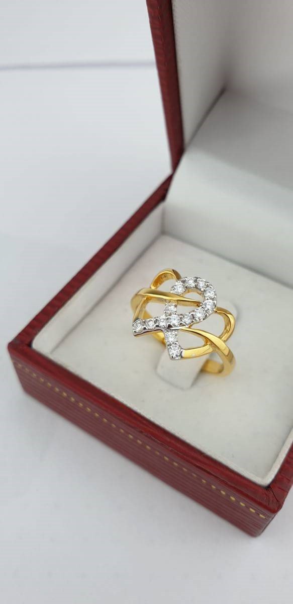 สั่งผลิตเพชรเบลเยี่ยมคัท แหวนแต่งงาน แหวนหมั้น ใส่เที่ยว ออกงาน แหวนทองคำ 18K เพชรแท้ 0.27 กะรัต 3.08 กรัม น้ำ 99 ราคาถูกมาก มีใบรับประกันค่ะ