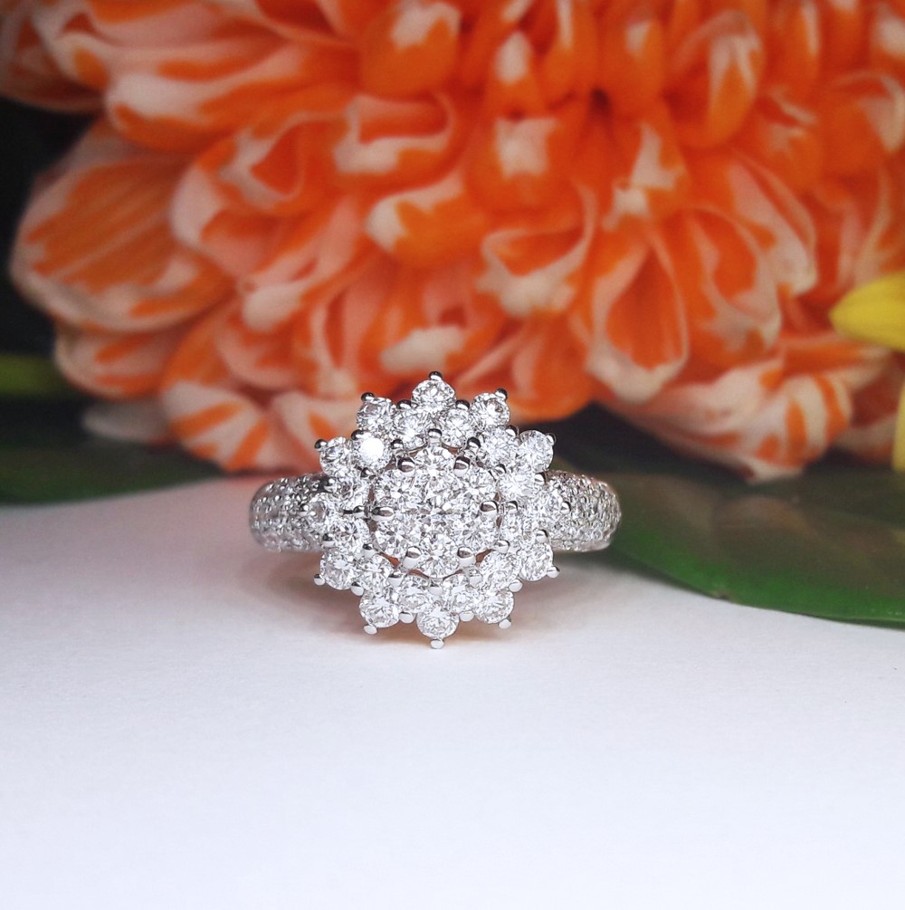 สั่งผลิตเพชรเบลเยี่ยมคัท แหวนแต่งงาน แหวนหมั้น ใส่เที่ยว ออกงาน แหวนทองคำ 18K เพชรแท้ 1.65 กะรัต 5.45 กรัม น้ำ 99 ราคาถูกมาก มีใบรับประกันค่ะ