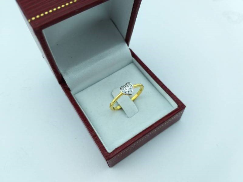 สั่งผลิตเพชรเบลเยี่ยมคัท แหวนแต่งงาน แหวนหมั้น ใส่เที่ยว ออกงาน แหวนทองคำ 18K เพชรแท้ 0.11 กะรัต 1.91 กรัม น้ำ 99 ราคาถูกมาก มีใบรับประกันค่ะ