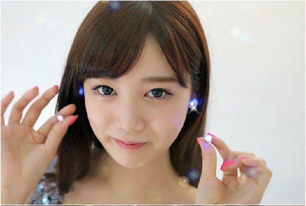 ต่างหูแฟชั่นมีไฟกระพริบสวยเก๋ฝุดๆเลย