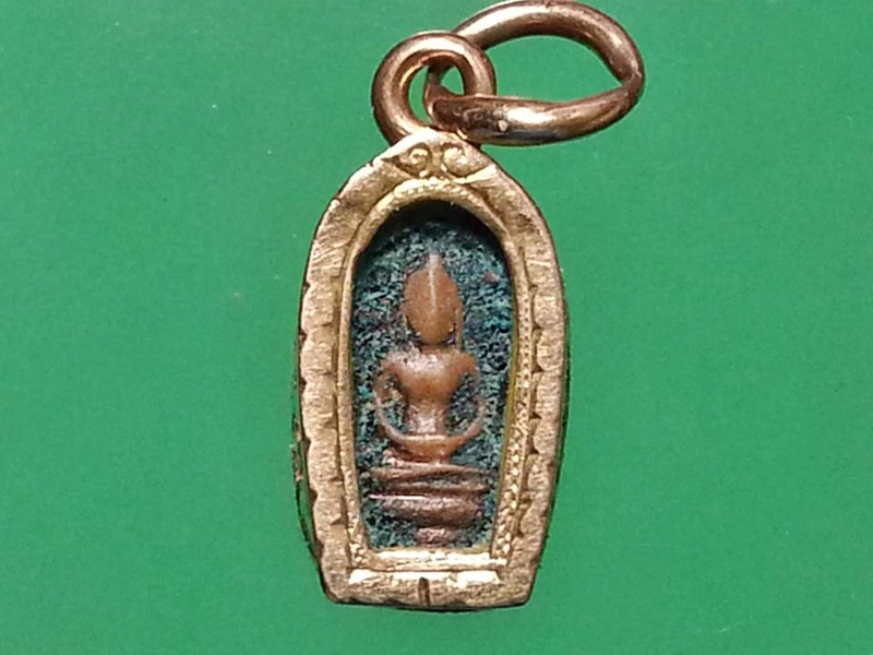 นาคปรกใบมะขาม เจ้าคุณนรฯ วัดเทพศิรินทราวาส จ.กรุงเทพมหานคร เลี่ยมทอง
