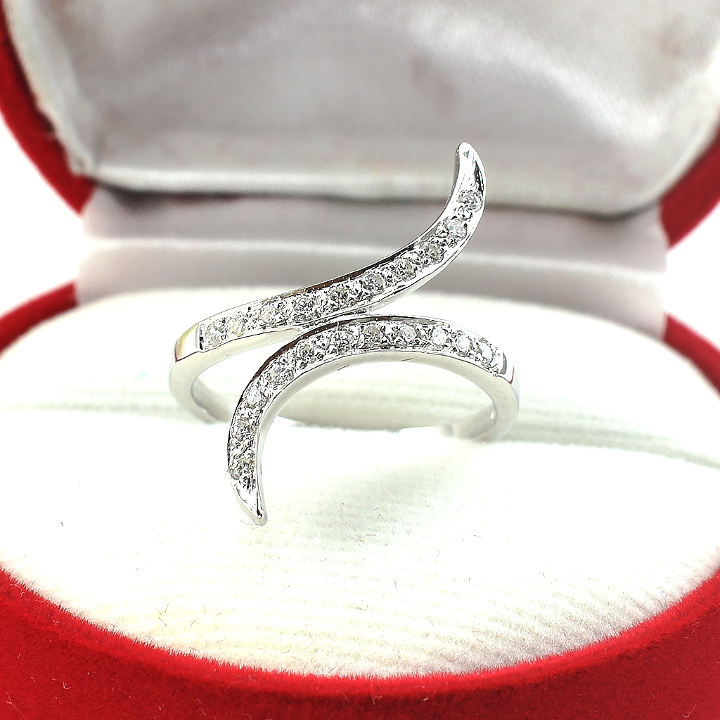 แหวนเงินแท้ราคาถูกชุบทองคำขาว เพชรCZแท้ 0.147 กะรัต งานประณีตสวยงาม สั่งผลิตค่ะ