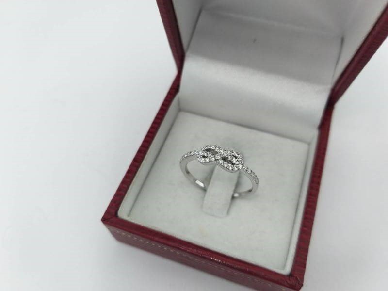 สั่งผลิตเพชรเบลเยี่ยมคัท แหวนแต่งงาน แหวนหมั้น ใส่เที่ยว ออกงาน แหวนทองขาว 18K เพชรแท้ 0.26 กะรัต 2.01 กรัม น้ำ 99 ราคาถูกมาก มีใบรับประกันค่ะ