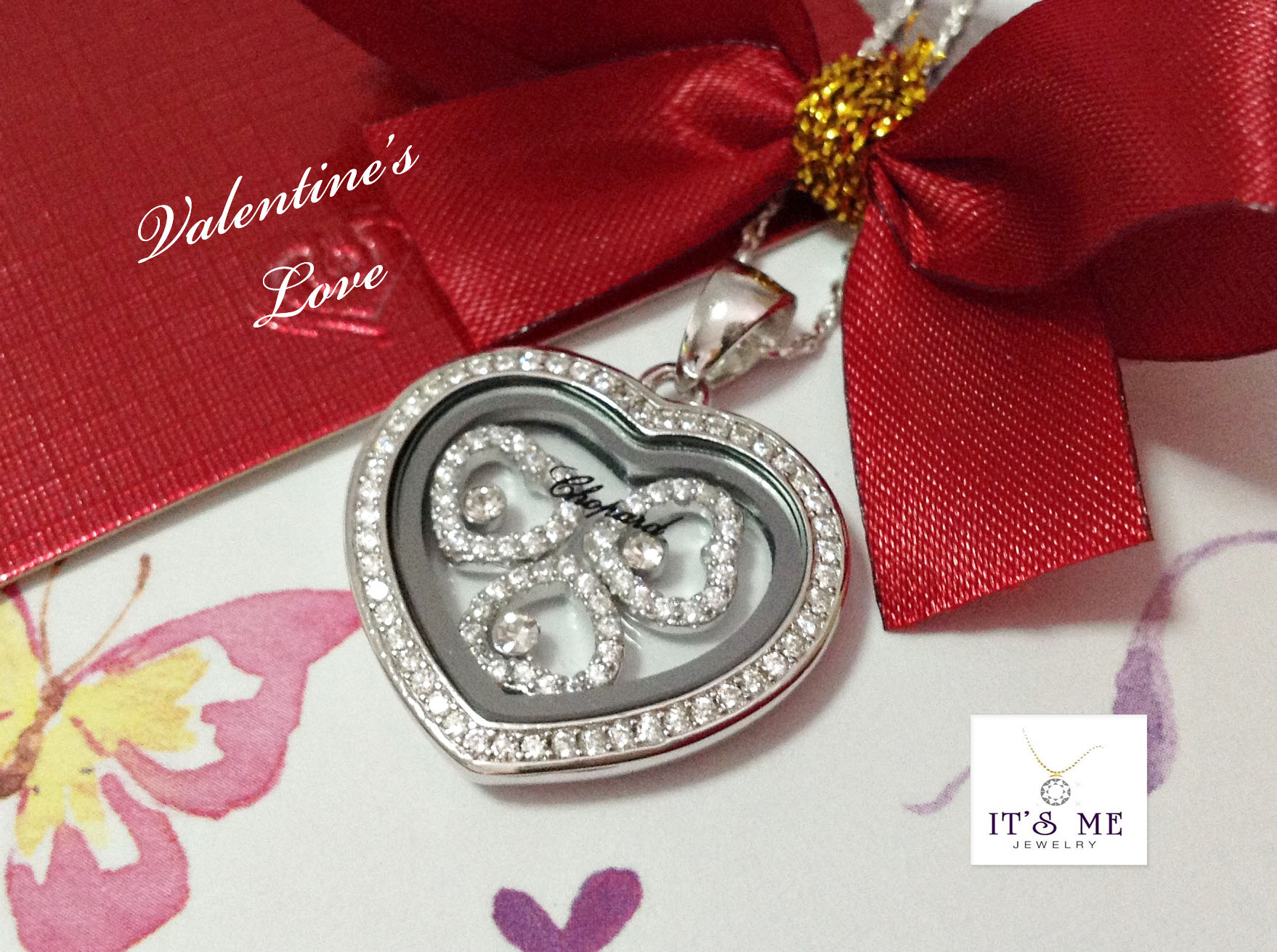 Valentine's Love จี้เงินแท้ งานแบรนด์ Chopard ตรงกลางมีหัวใจสามดวงพลอยสีขาว เล่นแสงดีมากๆ คะ