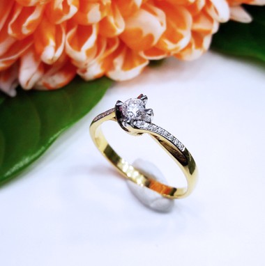 สั่งผลิตเพชรเบลเยี่ยมคัท แหวนแต่งงาน แหวนหมั้น ใส่เที่ยว ออกงาน แหวนทองคำ 18K เพชรแท้ 0.20 กะรัต 2.70 กรัม น้ำ 99 ราคาถูกมาก มีใบรับประกันค่ะ