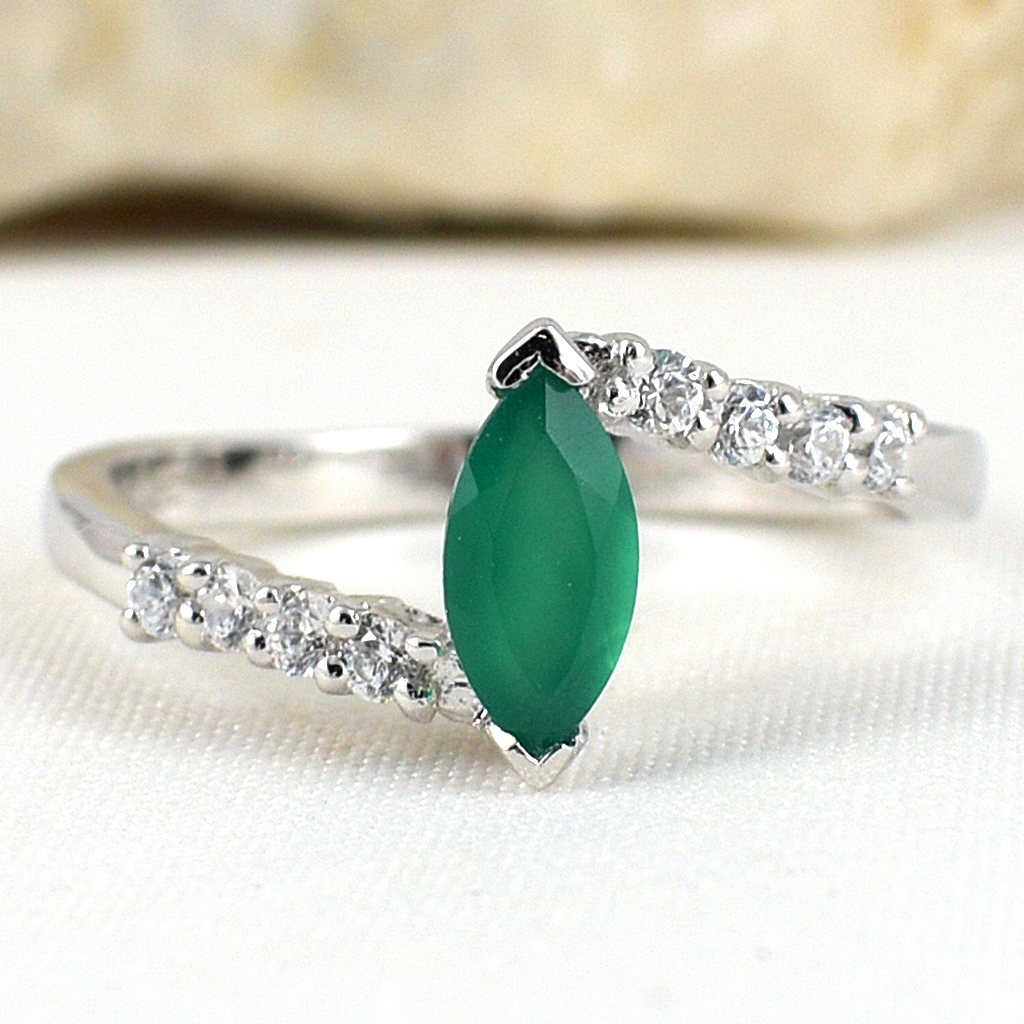 แหวนเงินแท้ราคาถูกชุบทองคำขาว พลอยแท้กรีนอะเกท 0.75 กะรัต เพชรCZ 0.24 กะรัต งานประณีตสวยงาม สั่งผลิตค่ะ