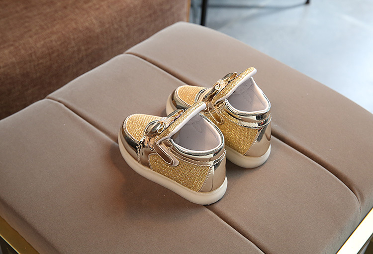 รองเท้าผ้าใบ คิตตี้้ มีไฟ