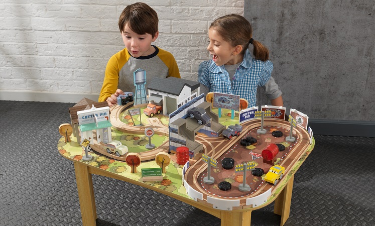 โต๊ะ KidKraft Disney Pixar Cars 3 Wooden Track Set & Table Thomasville