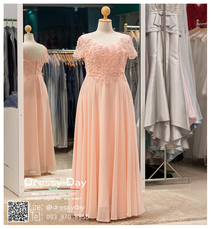 รหัส ชุดราตรีคนอ้วน : PFL038 ชุดราตรียาวแขนสั้นตกแต่งด้วยลูกไม้งานสวย ชุดแซกซีทรูประดับกริตเตอร์อย่างสวยงาม ชุดไปงานแต่งสีชมพู ผ้าชีฟอง เรียบหรู เหมาะสำหรับงานแต่งงาน งานกลางคืน กาล่าดินเนอร์ ชุดออกงาน ชุดคนอ้วน