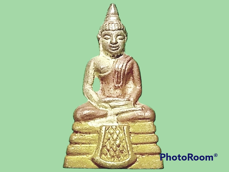 หลวงพ่อโสธร วัดโสธรวรารามวรวิหาร เนื้อสามกษัตริย์ รุ่นสร้างพระอุโบสถ ปี๒๕๓๙ ขนาด 1 x 1.8 cm.
