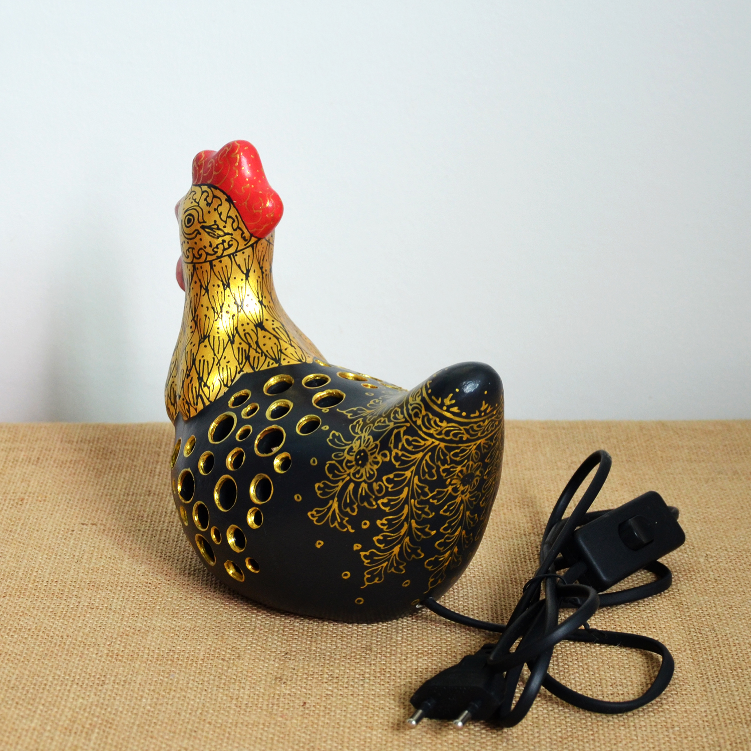 โคมไฟไก่นำโชค ดำทอง