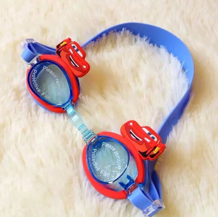 แว่นตาว่ายน้ำเด็ก ผู้ชาย มีลายมากกว่าหน้าปก