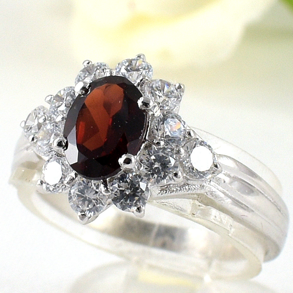 แหวนเงินแท้ราคาถูกชุบทองคำขาว พลอยแท้โกเมน 1.10 กะรัต เพชรCZ 0.72 กะรัต งานประณีตสวยงาม สั่งผลิตค่ะ