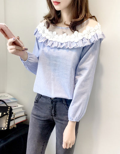 เสื้อแฟชั่นแขนยาวคอกลมแต่งผ้าซีทรูต่อลูกไม้แบบสวยหวานสไตล์เกาหลี รหัส 1938