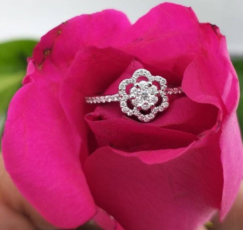 สั่งผลิตเพชรเบลเยี่ยมคัท แหวนแต่งงาน แหวนหมั้น ใส่เที่ยว ออกงาน แหวนทองขาว 18K เพชรแท้ 0.36 กะรัต 3.03 กรัม น้ำ 99 ราคาถูกมาก มีใบรับประกันค่ะ