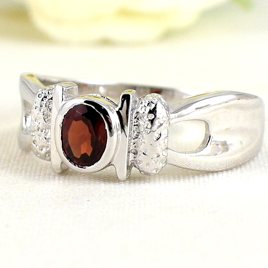 แหวนเงินแท้ราคาถูกชุบทองคำขาว โกเมนแท้ 0.45 กะรัต งานประณีตสวยงาม สั่งผลิตค่ะ