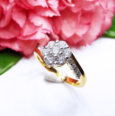 สั่งผลิตเพชรเบลเยี่ยมคัท แหวนแต่งงาน แหวนหมั้น ใส่เที่ยว ออกงาน แหวนทองคำ 18K เพชรแท้ 75 ตัง 4.89 กรัม น้ำ 98 ราคาถูกมาก มีใบรับประกันค่ะ