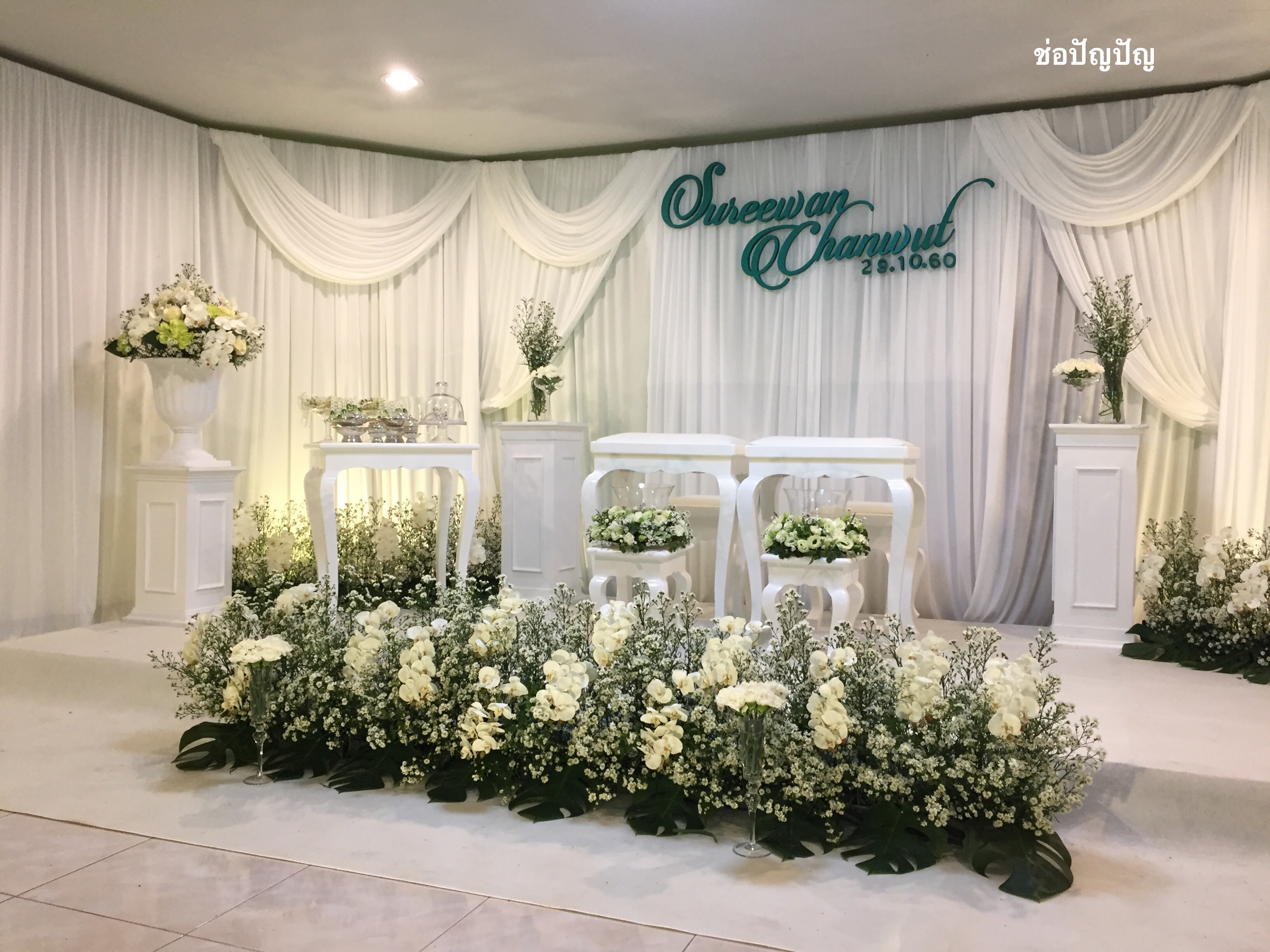 สถานที่หลั่งน้ำสังข์,แบคดรอปหลั่งน้ำสังข์ โทนขาวเขียว