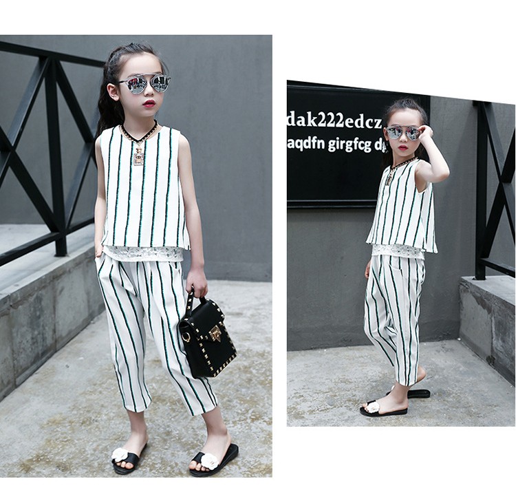 เซ็ตเสื้อแขนกุดลายทาง สีขาว+กางเกงสามส่วน