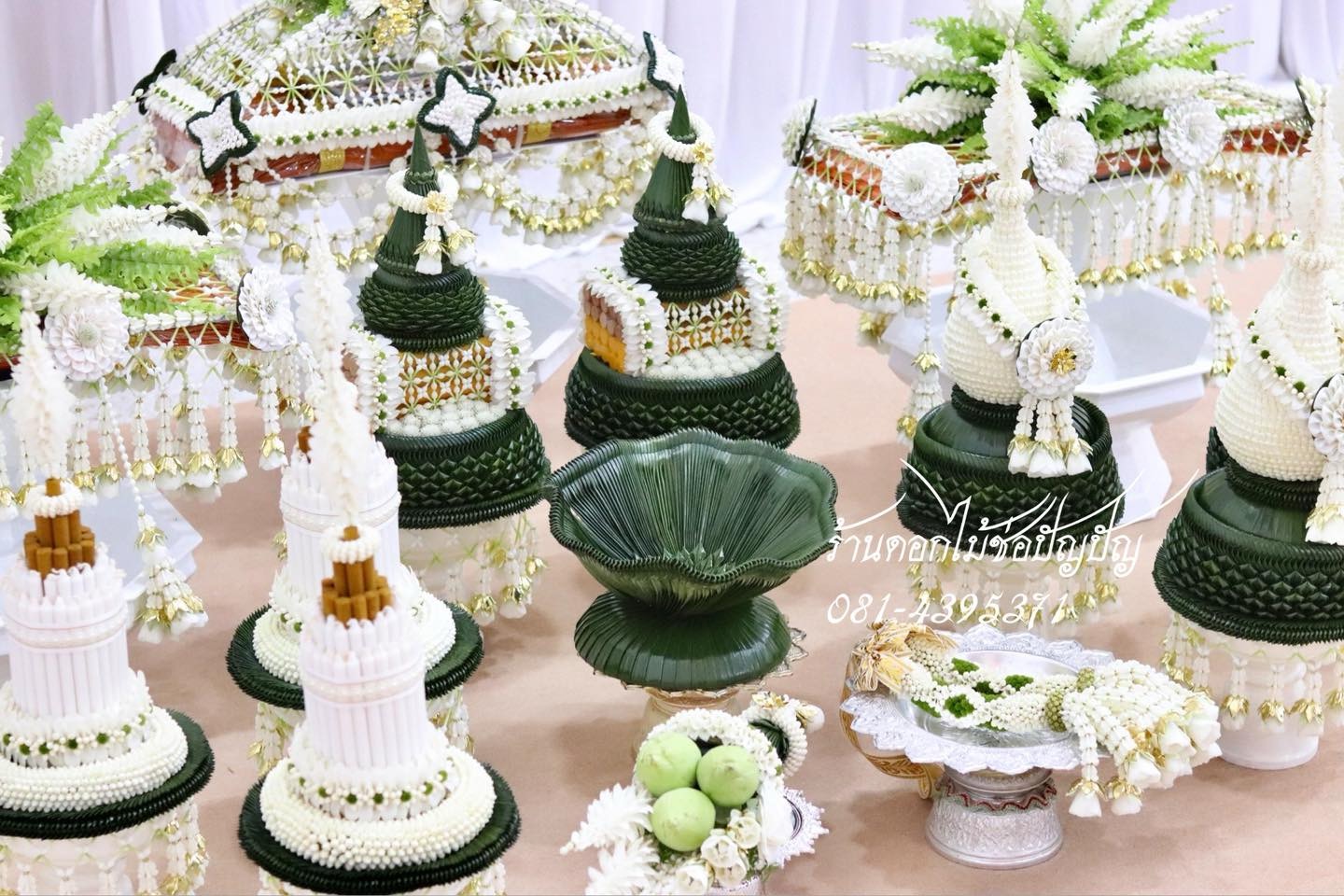 เครื่องบวชดอกไม้สดสีขาว