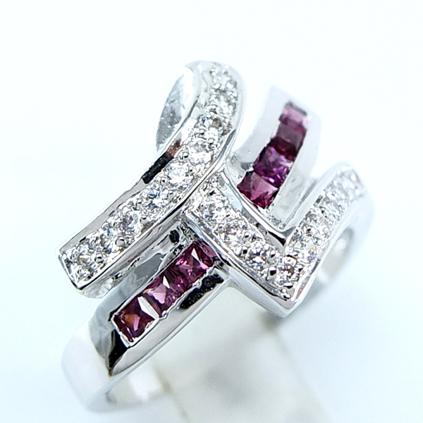 แหวนเงินแท้ราคาถูกชุบทองคำขาว พลอยแท้โรโดไลท์การ์เน็ต 0.42 กะรัต เพชรCZ 0.18 กะรัต งานประณีตสวยงาม สั่งผลิตค่ะ