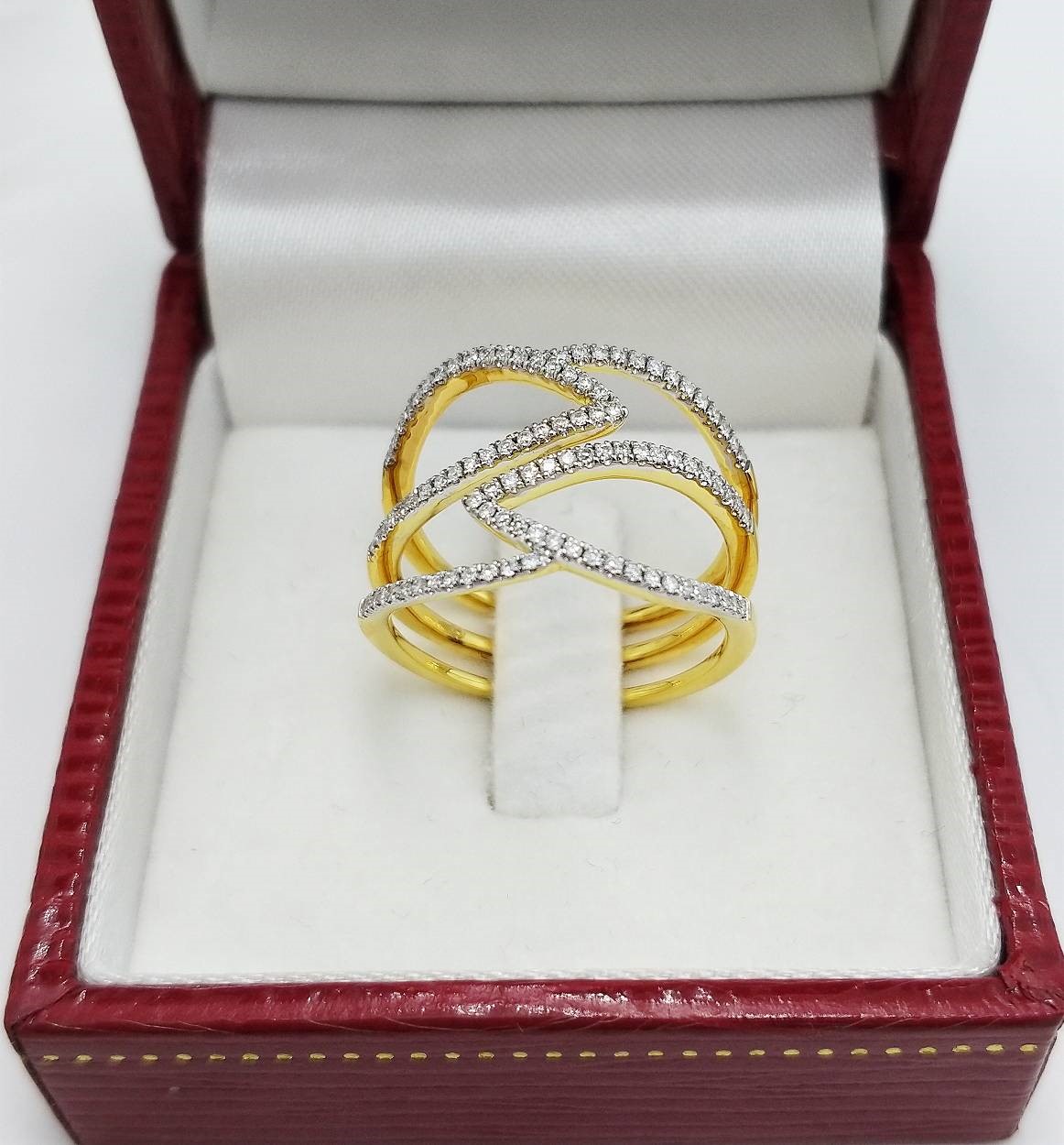 สั่งผลิตเพชรเบลเยี่ยมคัท แหวนแต่งงาน แหวนหมั้น ใส่เที่ยว ออกงาน แหวนทองคำ 18K เพชรแท้ 0.27 กะรัต 4.17 กรัม น้ำ 99 ราคาถูกมาก มีใบรับประกันค่ะ