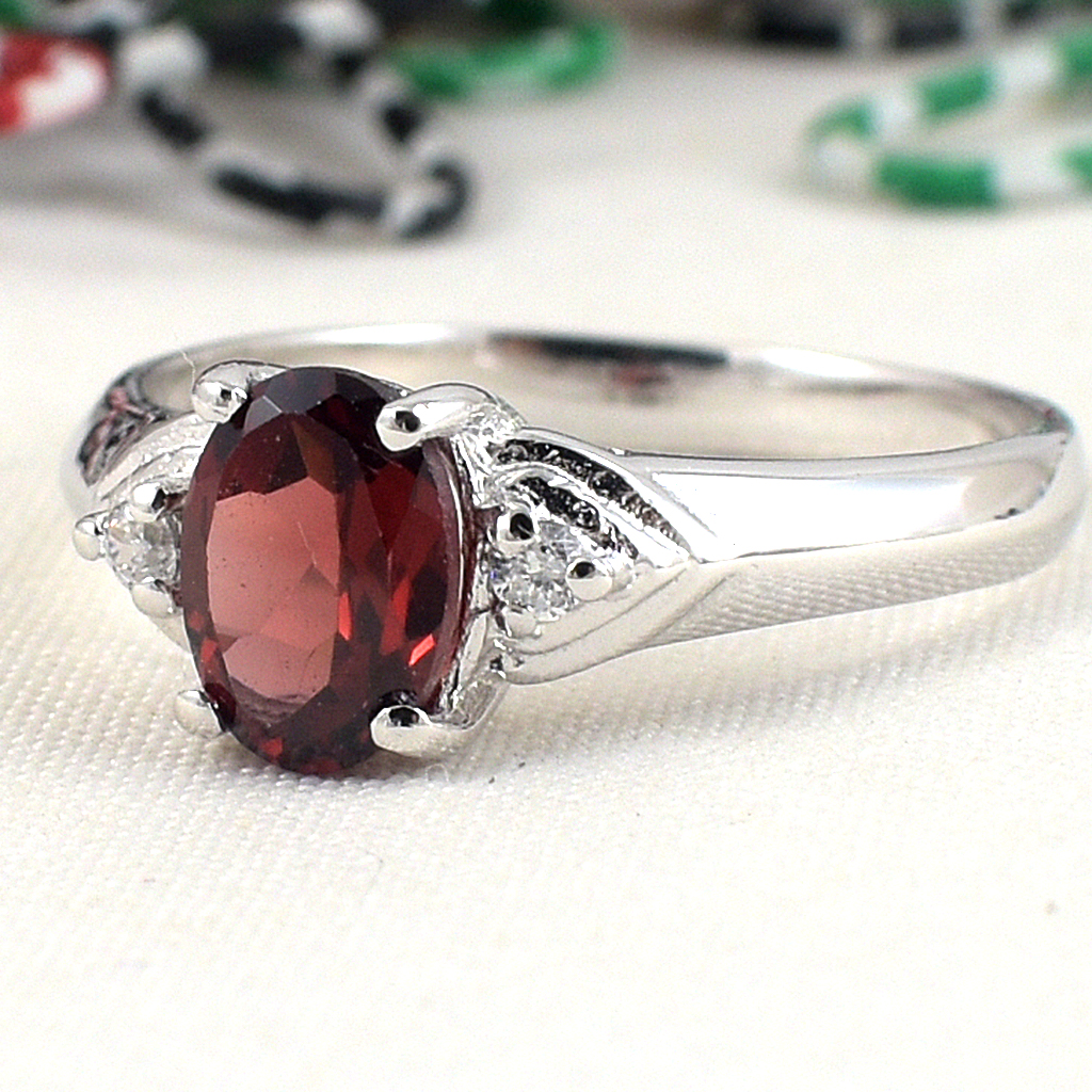 แหวนเงินแท้ราคาถูกชุบทองคำขาว พลอยแท้โกเมน 0.95 กะรัต งานประณีตสวยงาม สั่งผลิตค่ะ