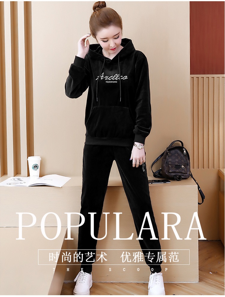 ชุดเซตกันหนาว เสื่้อ+กางเกงผ้ากำมะหยี่ รอบอกใส่ได้ตั้งแต่ 44-52 หน้าผ้า 52 นิ้วค่ะ กางเกงรอบเอว 34-46 สะโพก 44-54 นิ้วค่ะ ผ้าดี งานสวย คุ้มราคามากค่ะ