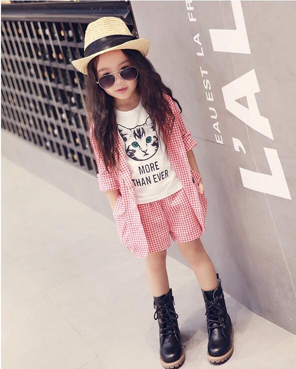 ชุดเด็ก : เสื้อแขนสูทแขนยาว คอปก ลายสก๊อต +กางเกงขาสั้นสีแดง