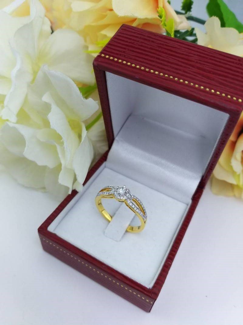 สั่งผลิตเพชรเบลเยี่ยมคัท แหวนแต่งงาน แหวนหมั้น ใส่เที่ยว ออกงาน แหวนทองคำ 18K เพชรแท้ 0.27 กะรัต 2.76 กรัม น้ำ 99 ราคาถูกมาก มีใบรับประกันค่ะ
