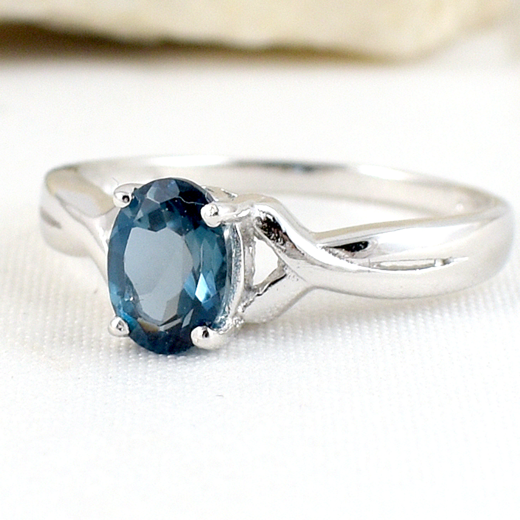 แหวนเงินแท้ราคาถูกชุบทองคำขาว ลอนดอนบลูโทปาซแท้ 0.95 กะรัต งานประณีตสวยงาม สั่งผลิตค่ะ