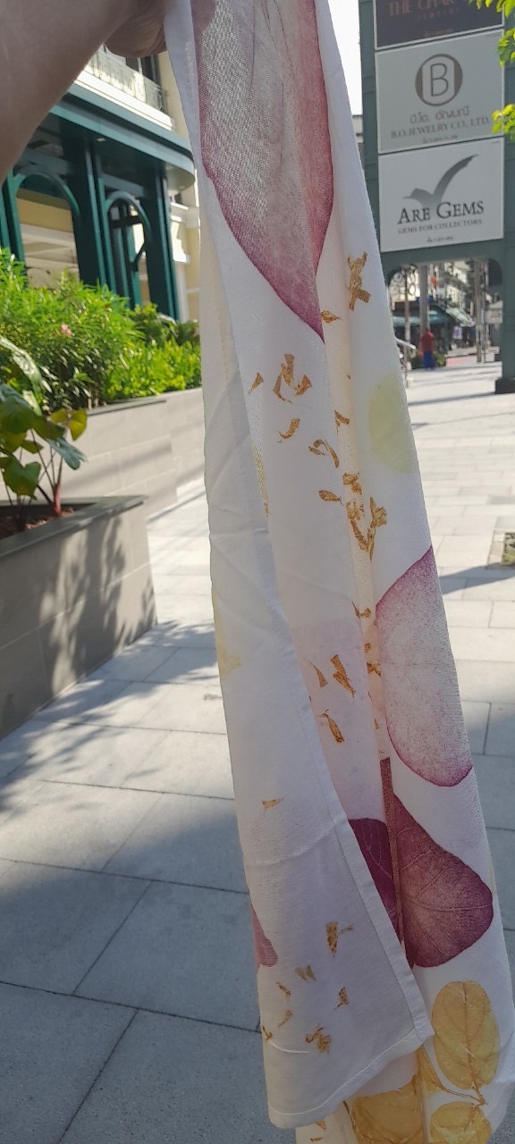 SIVAREE fabric printed with leaves