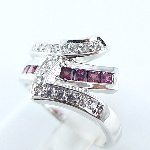 แหวนเงินแท้ราคาถูกชุบทองคำขาว พลอยแท้โรโดไลท์การ์เน็ต 0.42 กะรัต เพชรCZ 0.18 กะรัต งานประณีตสวยงาม สั่งผลิตค่ะ