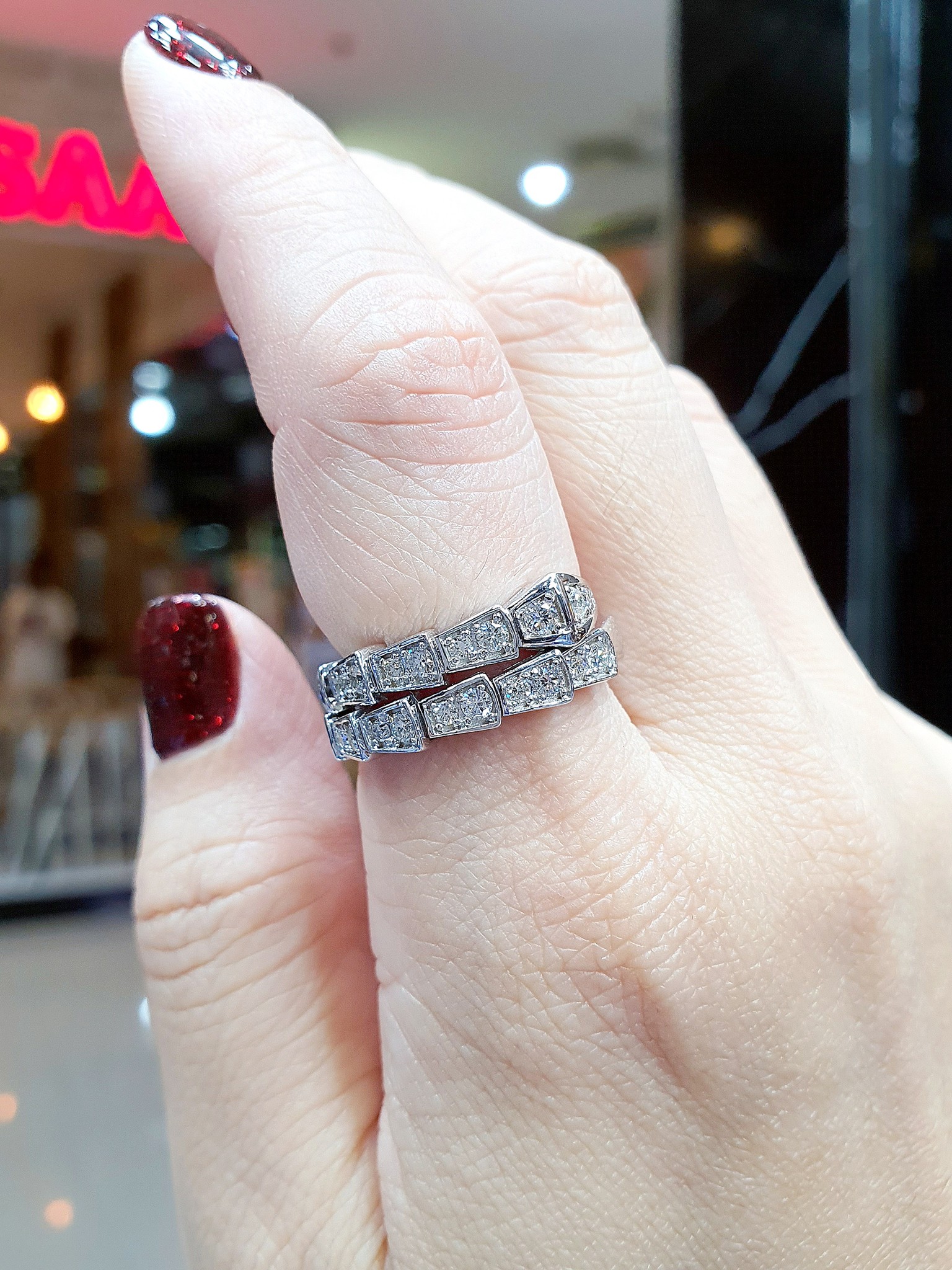 พร้อมส่งและสั่งผลิตแหวนเพชรแท้งูดีไซน์คล้ายแบรนด์ดัง ดุจเซเลป เพชรเบลเยี่ยมขาวสวยใสไฟดี ใส่ติดนิ้วได้ทุกวันค่ะ แหวนแต่งงาน แหวนหมั้น ใส่เที่ยว ออกงาน แหวนทองคำ9K เพชรแท้ 0.57 กะรัต 22 เม็ด ราคาถูกมาก ส่งฟรี