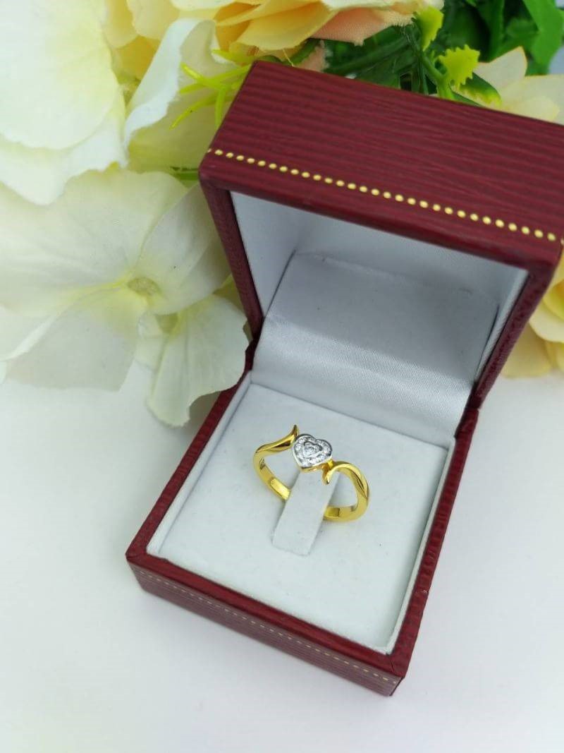 สั่งผลิตเพชรเบลเยี่ยมคัท แหวนแต่งงาน แหวนหมั้น ใส่เที่ยว ออกงาน แหวนทองคำ 18K เพชรแท้ 0.12 กะรัต 2.58 กรัม น้ำ 99 ราคาถูกมาก มีใบรับประกันค่ะ